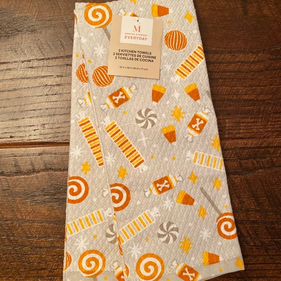 Halloween Candy Kitchen Towel Set By Martha Stewart, Candy Corn Kitchen Towels - Picture 3 of 11